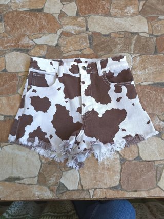 Pantalón corto estampado de vaca