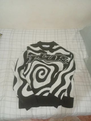 Jersey Bershka Blanco y Negro Talla S