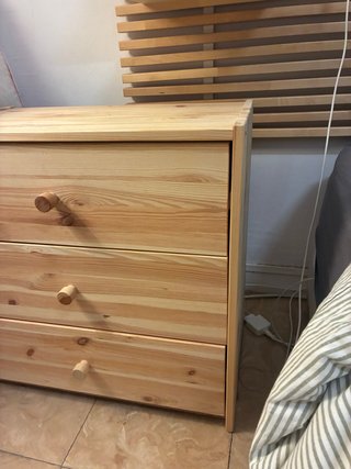 Cómoda de 3 cajones en madera de pino