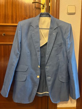 Chaqueta de traje azul.