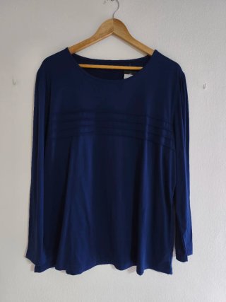 Camiseta azul de manga larga