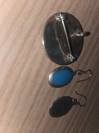 Conjunto de Pendientes y Colgante