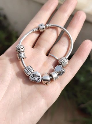 Pulsera Pandora con 8 Charms
