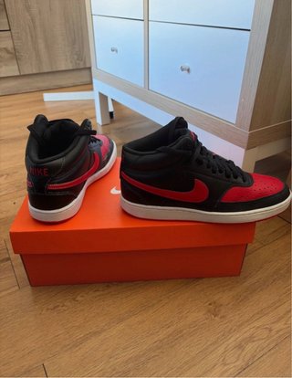 Zapatillas Nike Negras y Rojas
