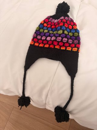 Gorro de Lana Colorido con Pompones
