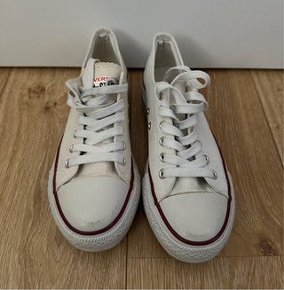 Zapatillas tipo lona blancas
