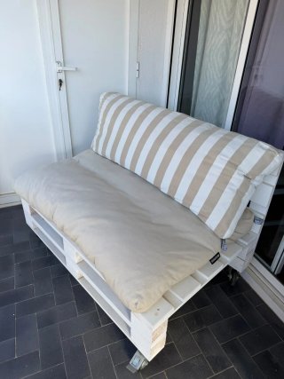 Banco de Madera con Ruedas y Acolchado