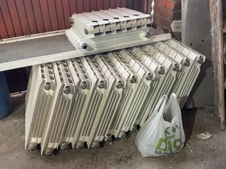 Lote de 13 radiadores metálicos blancos -