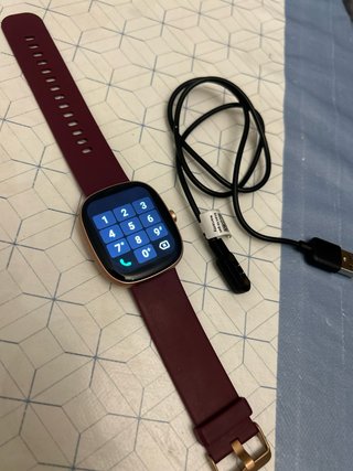 Reloj inteligente con correa granate