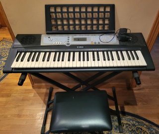 Teclado Yamaha PSR-E203 con Soporte y Banqueta