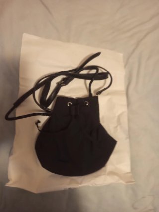 Bolso pequeño tipo bombonera negro