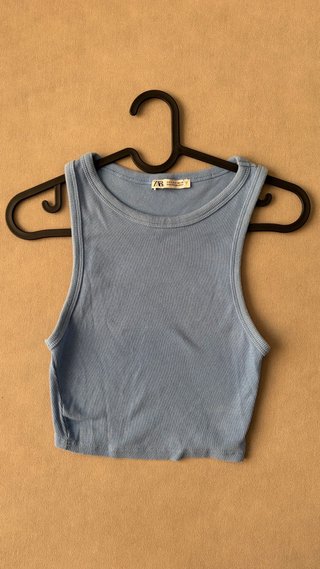 Top azul de tirantes Zara