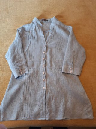 Blusa/camisa de mujer. Gris. De lino. Talla M