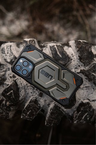 Funda UAG para iPhone 15 Pro