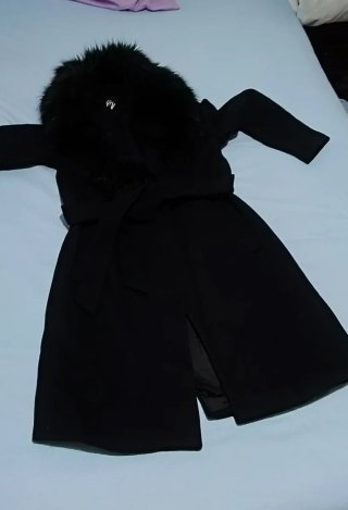 Abrigo Negro Zara con Cuello de Pelo