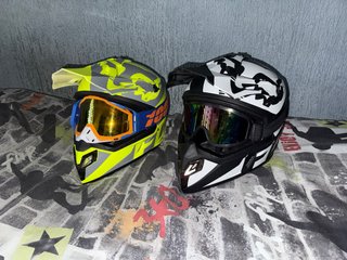 2 Cascos Fox V1 con Gafas