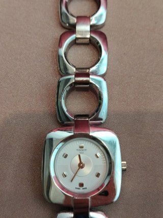 Reloj Tissot Plateado funciona