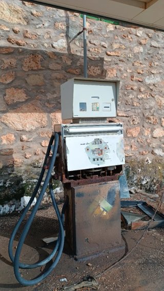 Surtidor de gasolina antiguo