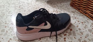 Zapatillas Nike Atsuma Negras y Rosas