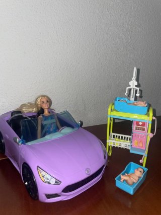 Set Barbie con Coche y Accesorios de Bebé