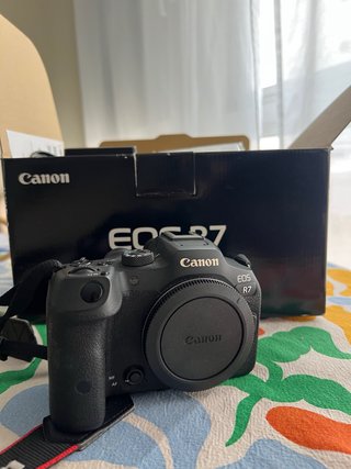 Cámara Canon EOS R7 (Solo Cuerpo)