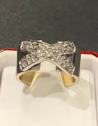 Anillo Vintage de Oro y Diamantes.