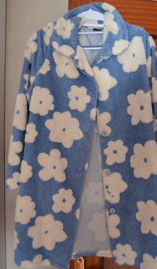 Bata de invierno con estampado floral