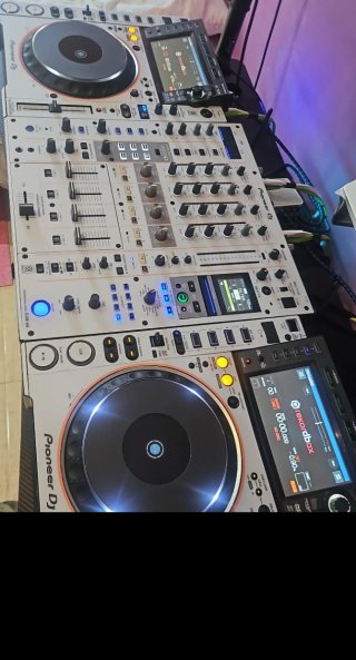 Pioneer DJ Nexus 2 y DJM-A9