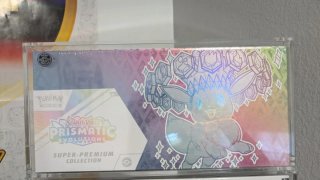 Pokémon Prismatic Evolutions Super-Premium