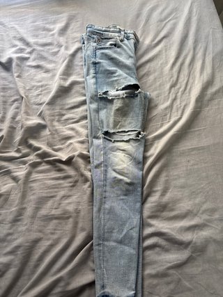 Vaqueros Azules con Roturas