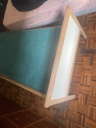 Cama infantil de madera y blanco