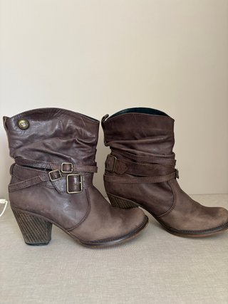 Botines de cuero marrón