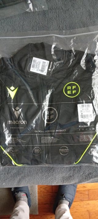 Chaqueta Árbitro Macron RFEF Negra