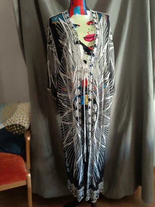 Kimono de Encaje Negro y Blanco