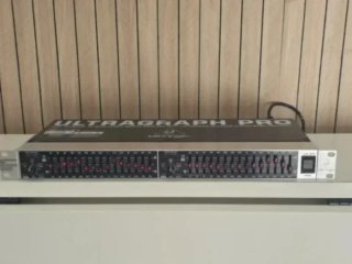 Ecualizador Behringer Ultragraph Pro FBQ1502HD