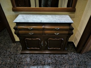Mueble de recibidor con encimera de mármol
