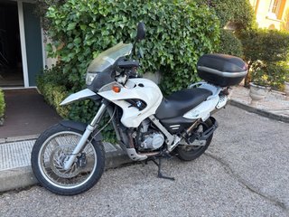 Moto BMW F650GS Blanca