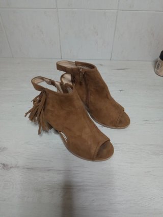 Zapatos de verano con flecos