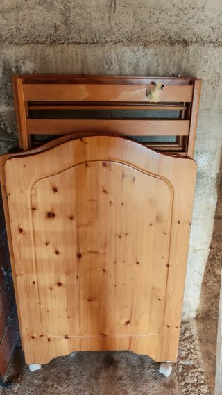 Cuna de madera para bebé