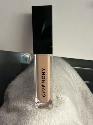 Corrector Givenchy