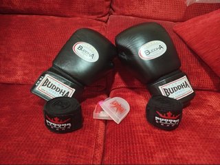 Guantes de boxeo 16OZ y espinilleras marca BUDHHA