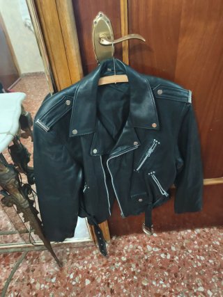Chaqueta de cuero negra talla M