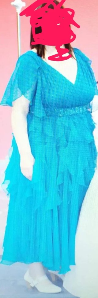 Vestido largo azul con volantes