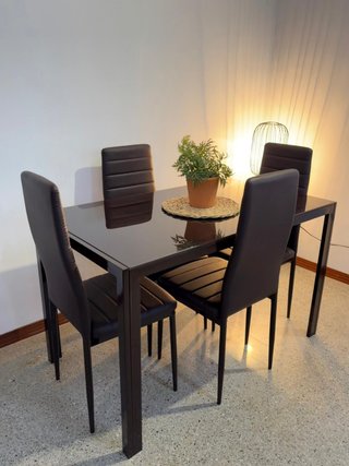 Nueva mesa de comedor con 4 sillas