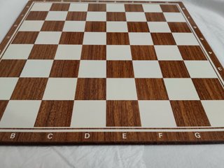 Tablero de ajedrez de madera.