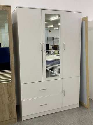 Armario nuevo en oferta !! de 3 puertas