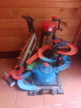 Hot Wheels Ultimate Gator Car Wash