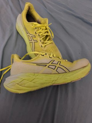Zapatillas Running ASICS Novablast Amarillas
