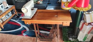 Máquina de coser Sigma con mueble