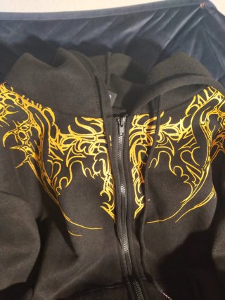 Sudadera Negra con Estampado Amarillo